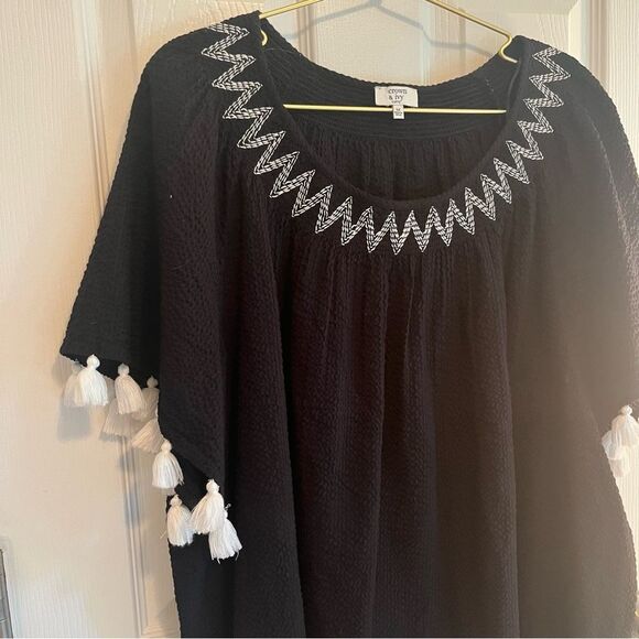 Crown & Ivy Black Top with White Embroidery & Tassles - Picture 4 of 6